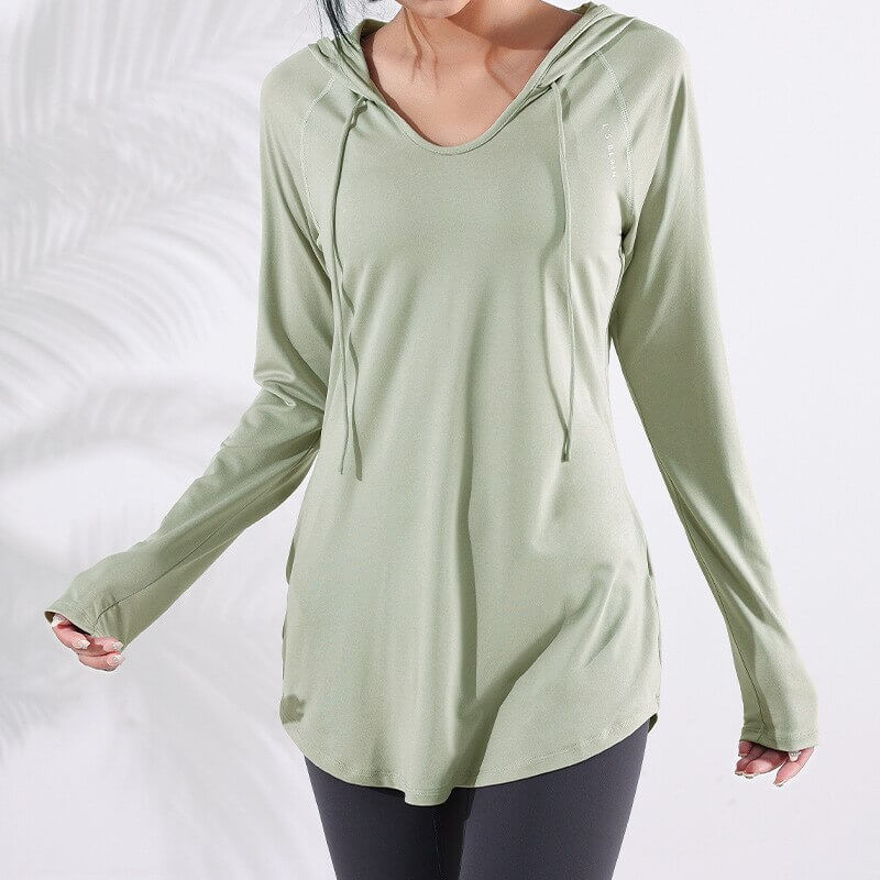 Green sports loose hooded sweatshirt for women, ideal for fitness and yoga, featuring lightweight, quick-dry fabric, and a stylish fit.